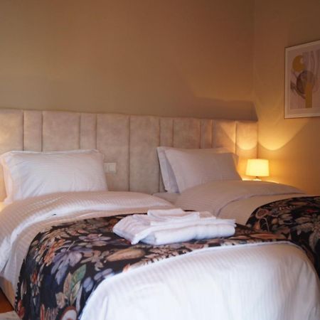 Daphne Luxury Apartment カストリア エクステリア 写真